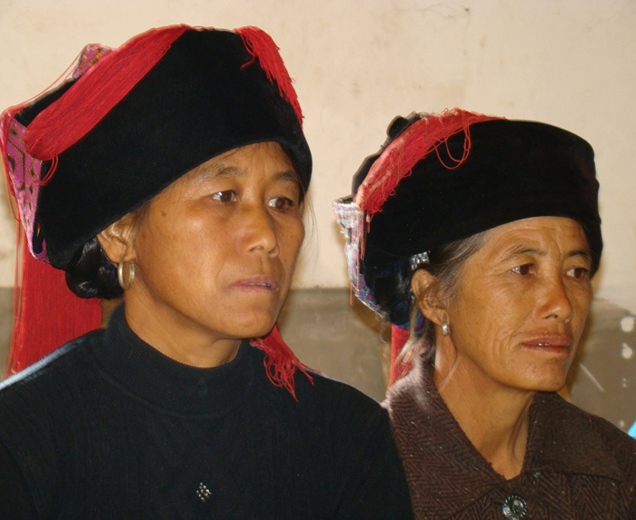 two Ha Ni women